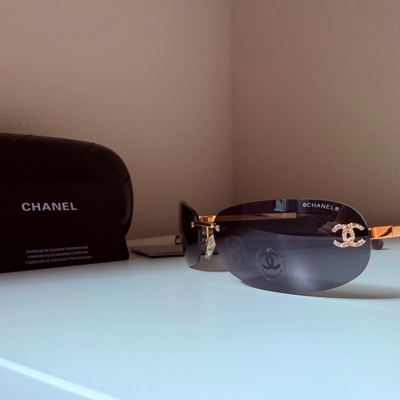 ✨ Vintage Black Chanel Rimless Sunglasses – Gold CC Logo with Crystals ✨ - Picture 1 of 14